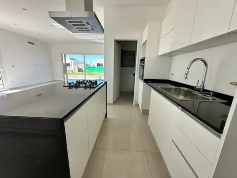 Casa en Venta en San Simon, USD 225.000