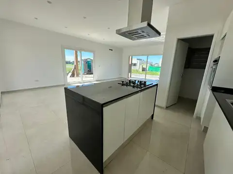 Venta con financiación casa 4 ambientes en San Simon