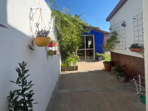 Casa 5 ambientes con 2 baños