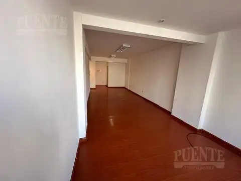 Oficina en Alquiler en Banfield, $ 450.000