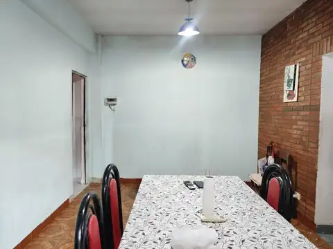 Casa 6 ambientes con 2 baños