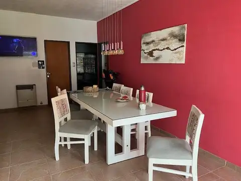 Casa 5 ambientes con 3 baños