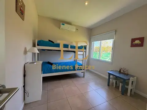 Casa 5 ambientes con 4 baños