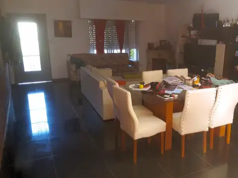Casa en Venta con 3 cocheras