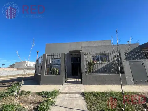 VENDE CASA EN GENERAL FERNANDEZ ORO