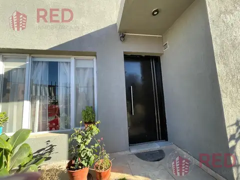 VENDE CASA EN GENERAL FERNANDEZ ORO