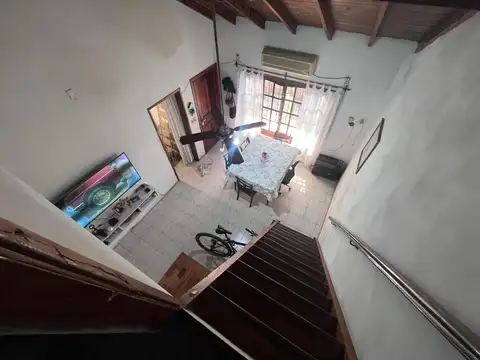 Casa 5 ambientes con 2 baños