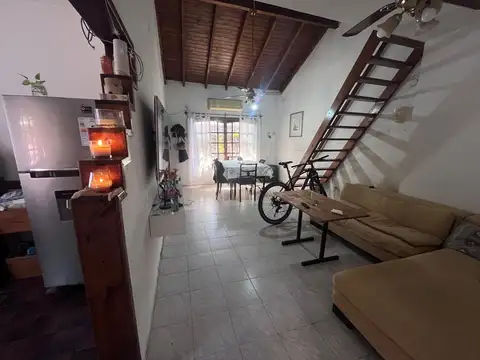 Casa 5 ambientes en venta en Luis Guillon APTA CREDITO