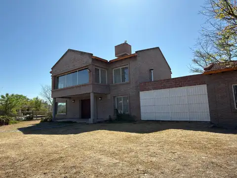 Casa en Venta con 3 cocheras