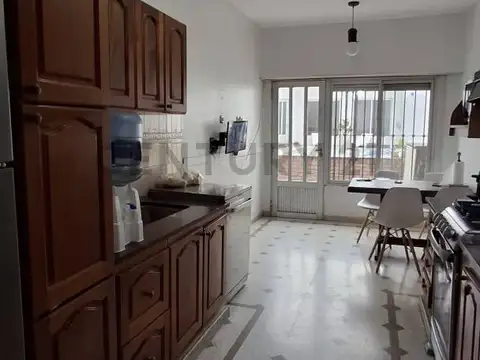 Casa 6 ambientes con 2 baños