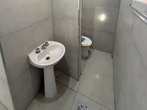 Local en Alquiler en Gregorio de Laferrere, $ 1.300.000
