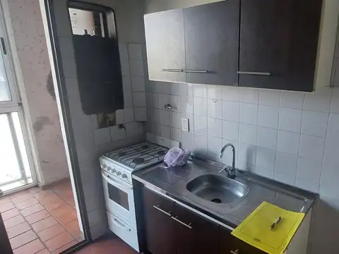 Monoambiente con balcon s/Av. Republica