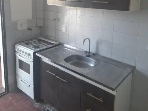 Monoambiente con balcon s/Av. Republica