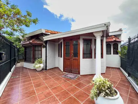 CASA 5 AMBIENTES EN VENTA EN GUERNICA 