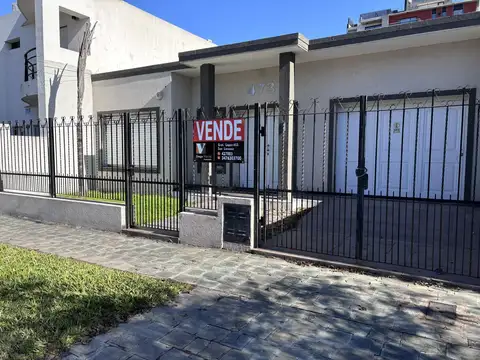 casa moderna y con estratégica ubicación