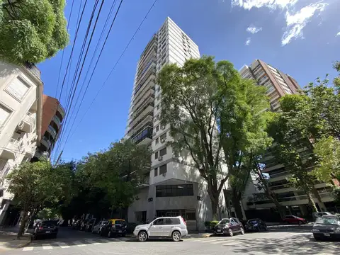 ALQUILER 4 ambientes con dependencia piso alto · Super luminoso! Cochera opcional