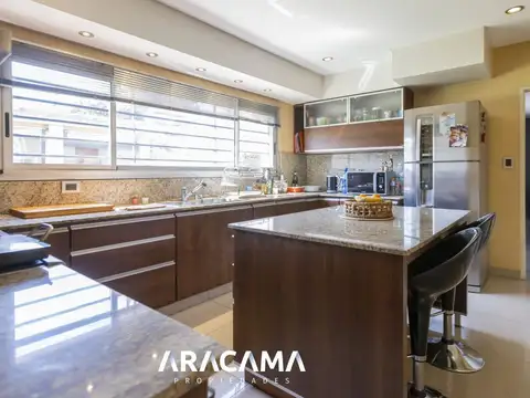 Casa 5 ambientes con 3 baños