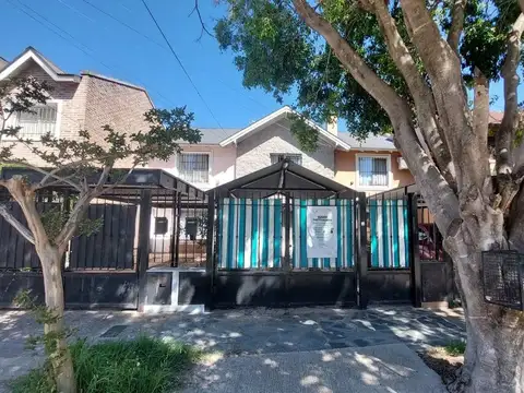 CASA TRIPLEX 3 AMB EN VENTA, MUÑIZ, SAN MIGUEL