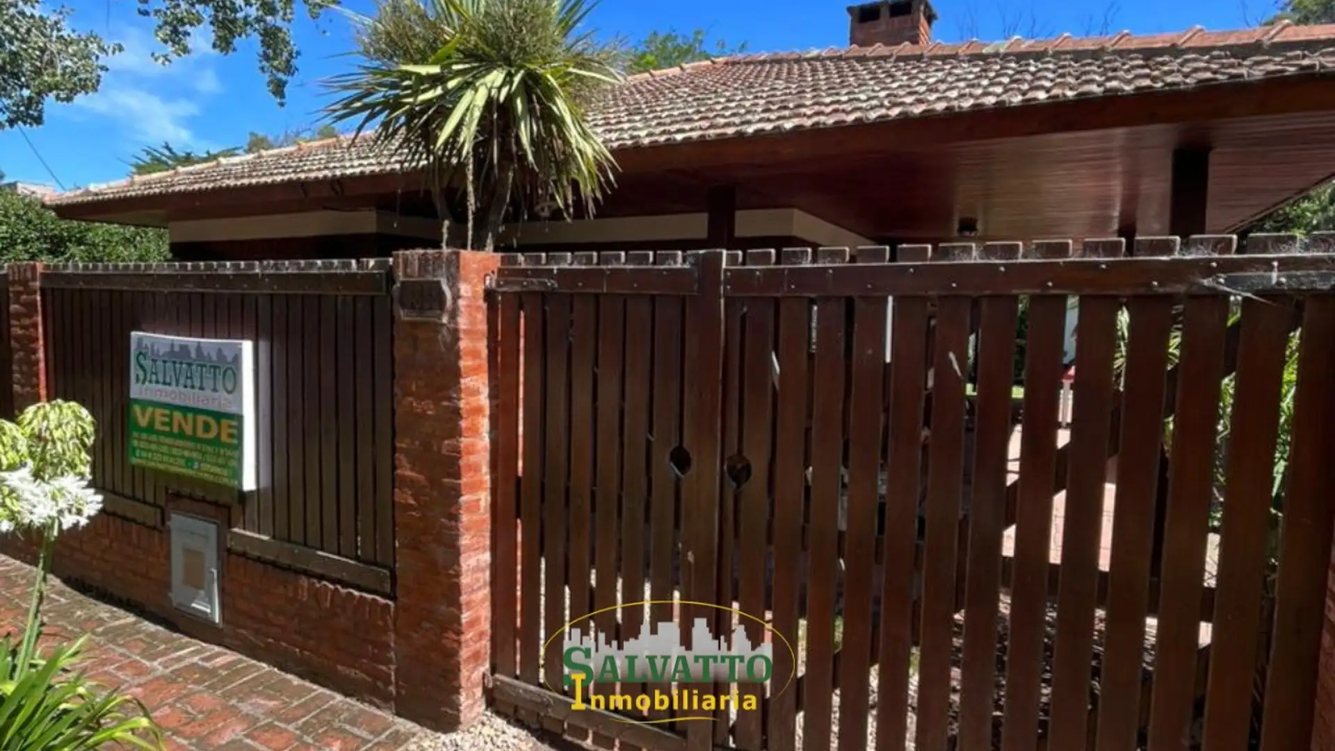 Chalet 4 ambientes en venta en barrio Alfar