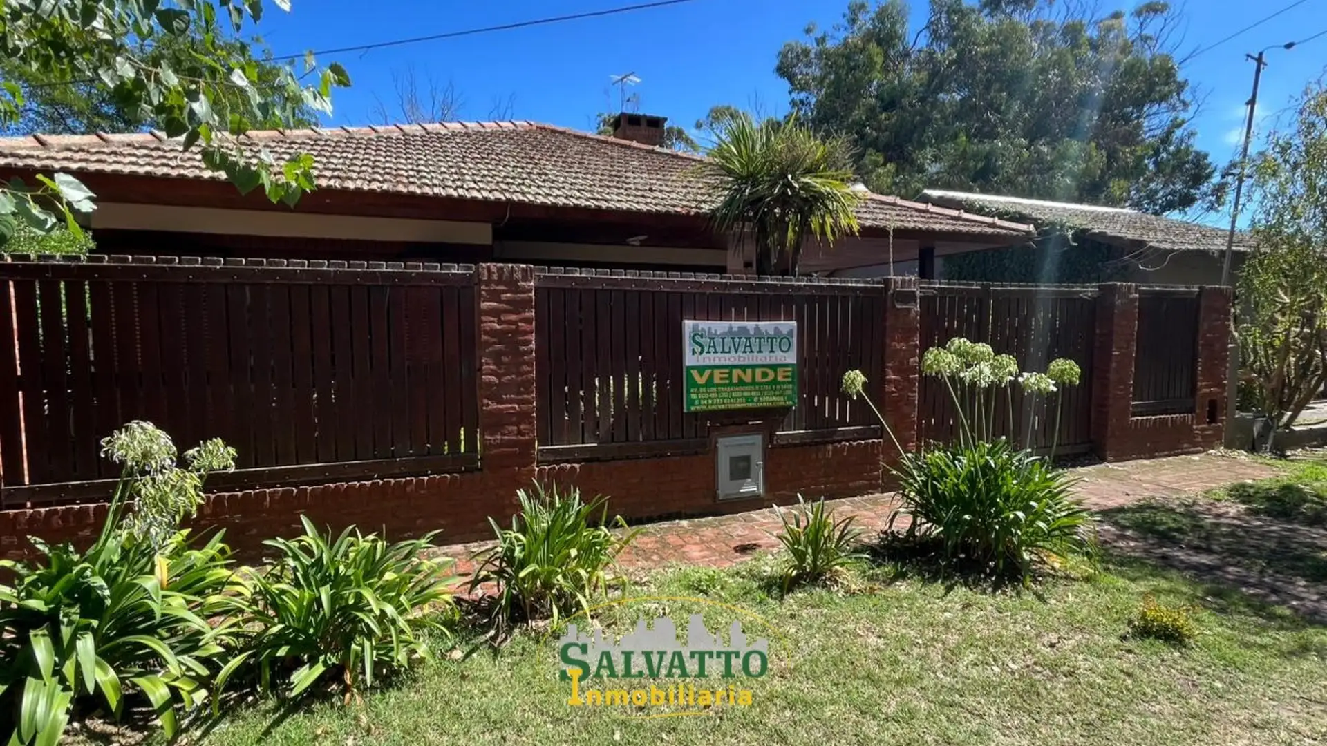 Chalet 4 ambientes en venta en barrio Alfar