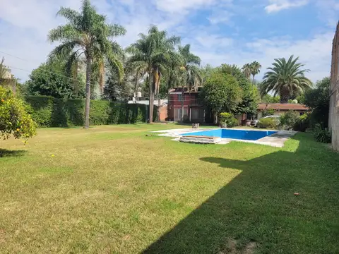 CASA 6 AMBIENTES SOBRE HERMOSO LOTE DE 1000 M2 Y PISCINA