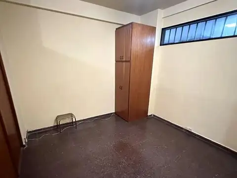 Oficina en calle sarmiento 581 (E-07)