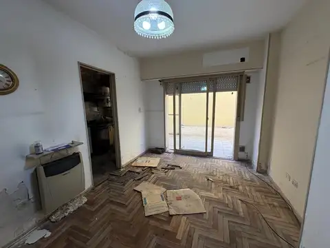 Pellegrini 1900, Piso PB