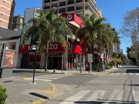 Departamento en venta de 4 dormitorios c/ cochera en Lomas de Zamora