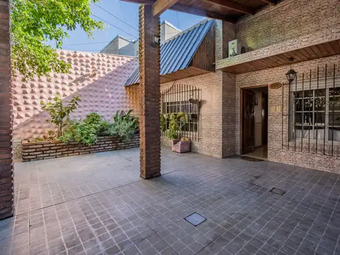 Venta casa 3 ambientes con cochera en Lanús Oeste - APTO CREDITO / PERMUTA