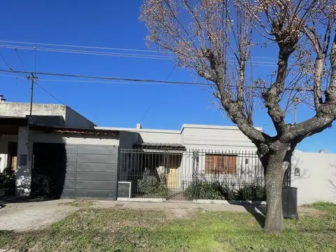 CASA EN VENTA EN BRAGADO CON PATIO