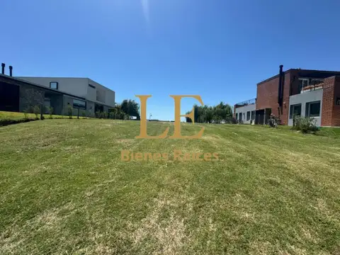 VENTA DE LOTE EN EL NAUDIR AL RIO