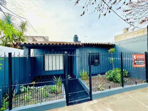 Casa tipo ph al frente en alquiler Boulogne