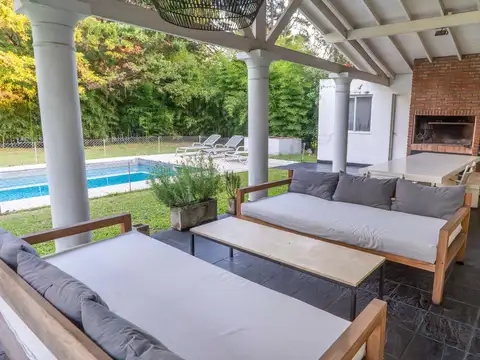 Casa 5 ambientes con 2 baños
