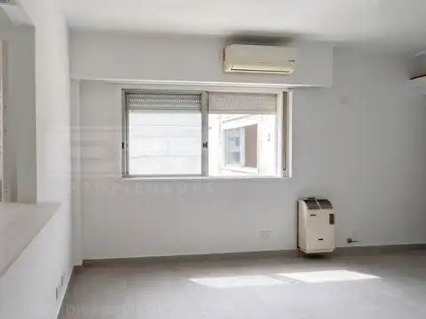 Laprida al 1500, entre Avellaneda y Av. Maipu
