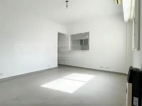 Laprida al 1500, entre Avellaneda y Av. Maipu
