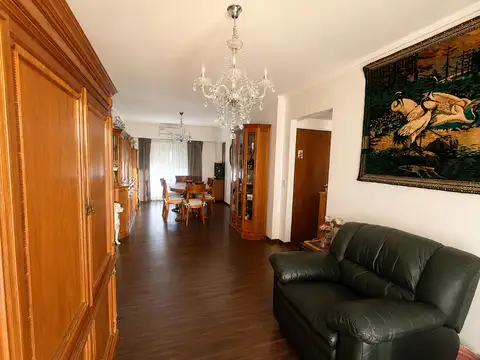 53 e/ 9 y 10 700