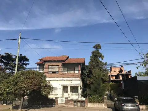 Excelente Terreno doble frente 17,32x42,75 apto vivienda, complejo, galpón. Excelente zona. - Boulog