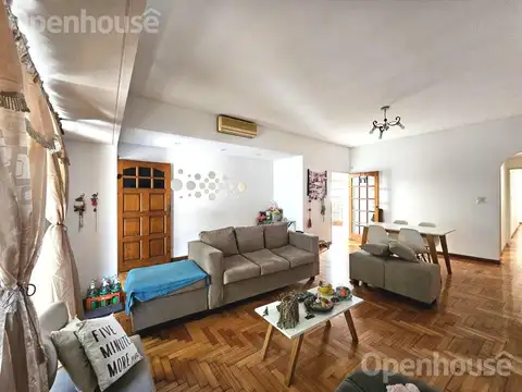 Excelente Casa 4 Ambientes con Cochera y Patio - Devoto 