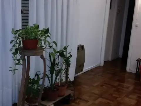 VENTA - EXCELENTE DPTO DE 3 AMBIENTES EN ALMAGRO.  UBICADO SOBRE LA CALLE BILLINGHURST 100, ENTRE AV