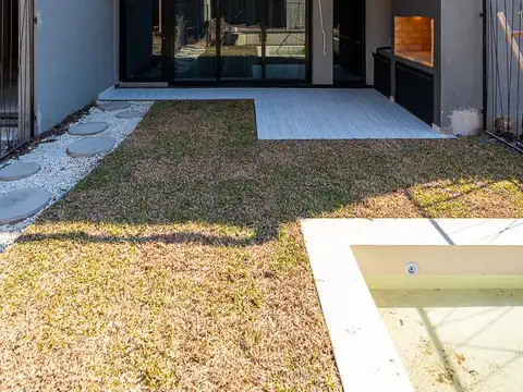 Casa 6 ambientes con 2 baños