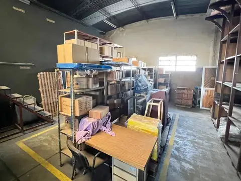Venta de deposito de 612 M2