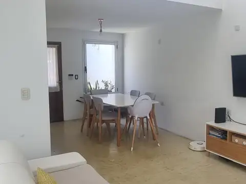 Casa en Alquiler con 1 cochera