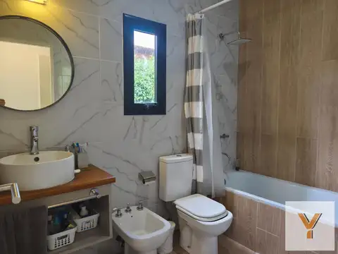 Casa 5 ambientes con 2 baños