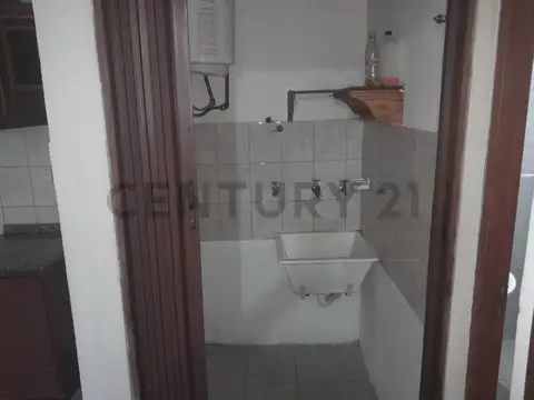 3 100, Piso 0