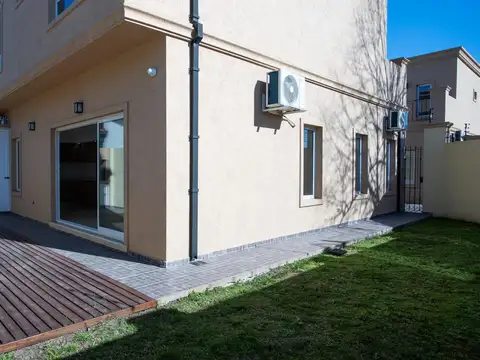 Casa 5 ambientes con 3 baños