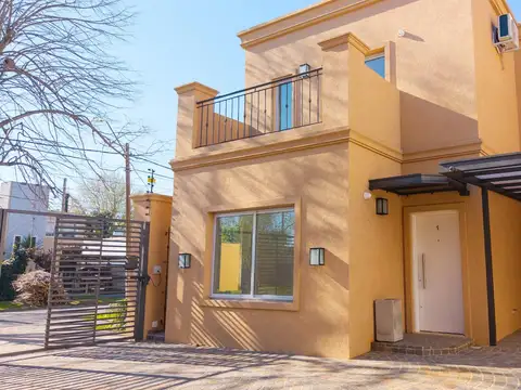 CASAS EN VENTA EN COMPLEJO DE AMBITO CERRADO