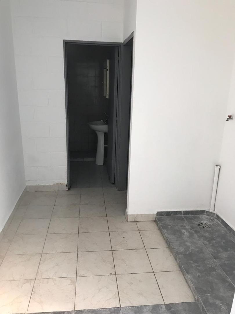 CASA 1 DORMITORIO, CON COCHERA