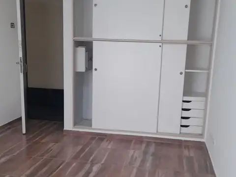 Alquiler Monoambiente, av. Callao al 200, Centro. -