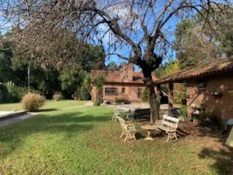 Casa en Venta con 3 cocheras