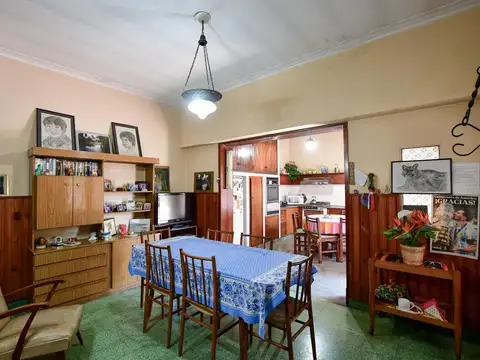 Casa en Venta La Plata de 4 dormi y  escritorio  pileta  19 /67  600 m2 de lote Apta Banco